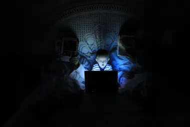 Kako smanjiti štetni utjecaj ekrana na dječje oči?