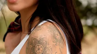 Mandala - sve što trebaš znati o seksi tetovaži iz 90-ih koja je opet 'IN'