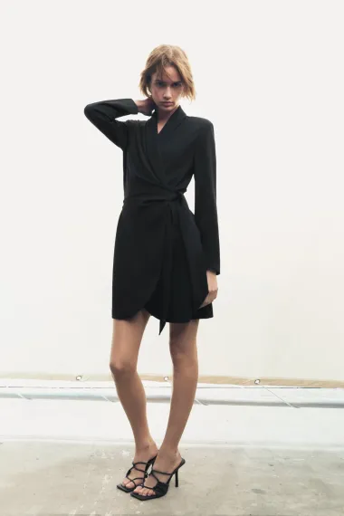Crna haljina je modni klasik, a modeli iz Zarine ponude izgledaju sjajno