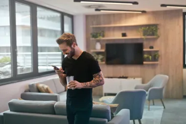 Želiš ga natjerati da stalno razmišlja o tebi? Usvoji ove trikove