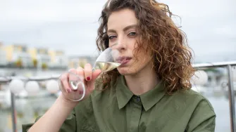Čaša vina prije spavanja može pomoći kod mršavljenja? Evo što kažu znanstvenici