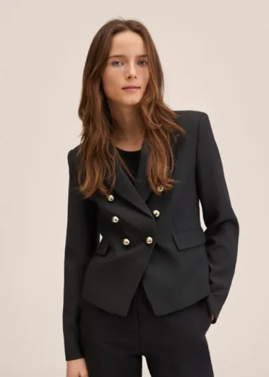 Crni blejzer - elegantni klasik koji moraš imati u ormaru