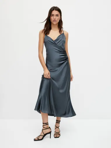 Seksi, a elegantne slip satenske haljine koje želimo