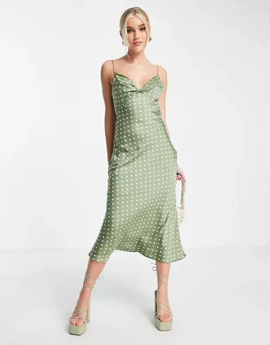Seksi, a elegantne slip satenske haljine koje želimo