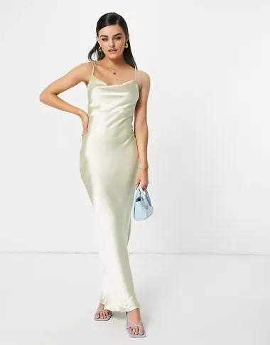 Seksi, a elegantne slip satenske haljine koje želimo
