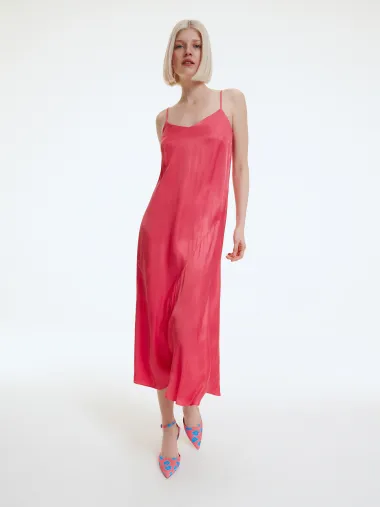 Seksi, a elegantne slip satenske haljine koje želimo