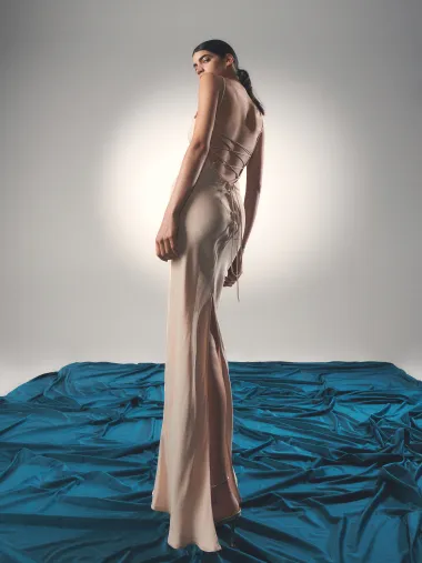 Seksi, a elegantne slip satenske haljine koje želimo