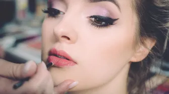 Dodaju godine tvom licu: 7 makeup pogrešaka koje te čine starijom