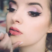 Dodaju godine tvom licu: 7 makeup pogrešaka koje te čine starijom