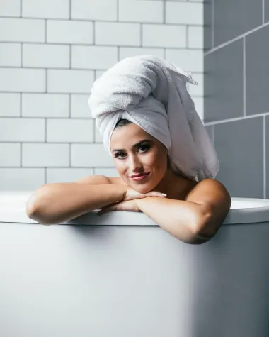 Baš poput Cindy: Kako napraviti kod kuće ultrapopularnu frizuru 90-ih?