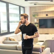 Postavi granice: 5 znakova da te partner kontrolira