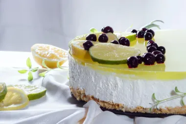 Samo za odrasle: Tri recepta za ljetne torte s okusima omiljenih koktela
