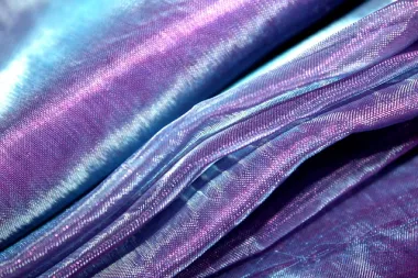 Koje su osnovne karakteristike organza materijala?