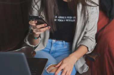 Ljubav na daljinu: Vodič za nezaboravan telefonski seks