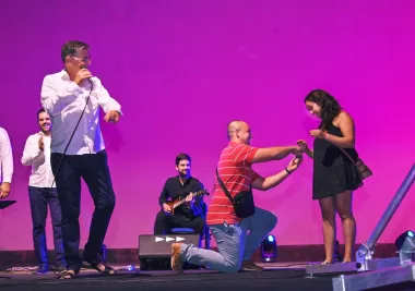 Klapa Rišpet oduševila na opatijskoj pozornici: Pala je i prosidba