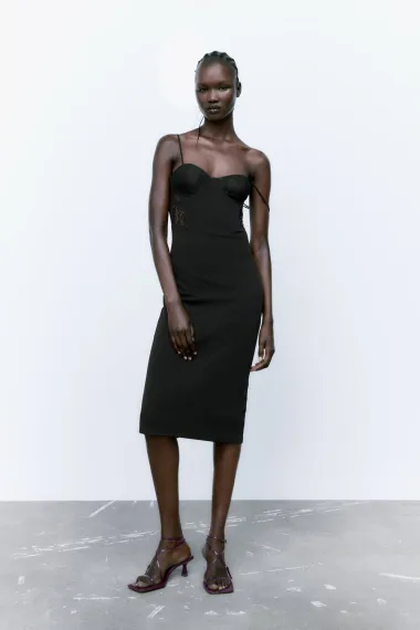 Mala crna haljina: Zara ima neodoljive modele za svaku jesensku priliku