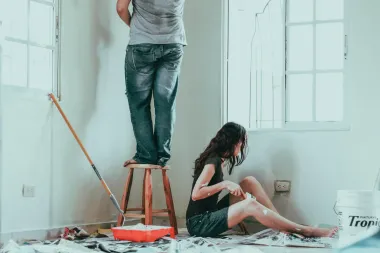 10 slatkih signala koji pokazuju da želi puno više od prijateljstva