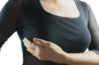 Kako napraviti samopregled dojki ako imaš guste i kvrgave grudi