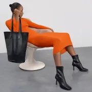 Mora li ženska torbica biti iste boje kao i cipele?