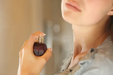 Nisu teški, a traju dugo: 10 najboljih puderastih mirisa za svaku priliku