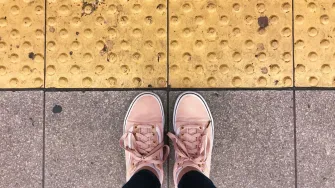 Kako kombinirati Vans? Provjerite modne ideje za žene