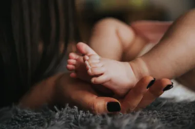 Majčinska krivnja sve je češća pojava među novim mamama, a ovo su najčešći uzroci