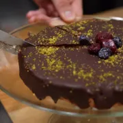 Uživaj u najfinijim čokoladnim okusima ove jednostavne i brze torte princa Williama