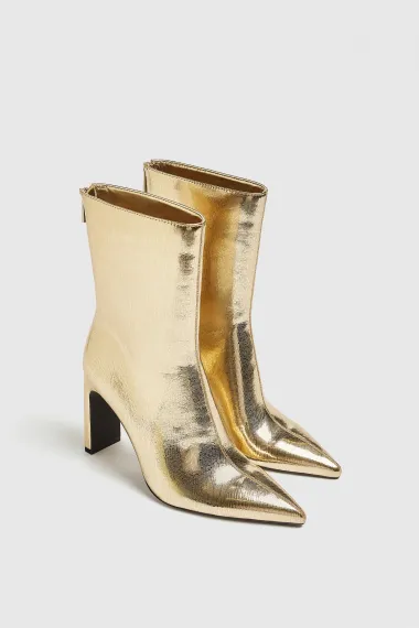 Metalik ili šljokičaste? Pronašle smo party čizmice koje će začiniti svaki outfit