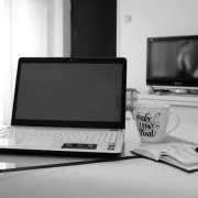 Kako spojiti laptop na TV i to bežično?