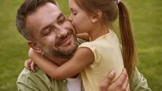 Vječna rasprava: Trebaju li očevi svoje kćeri voditi u ženski ili muški toalet?