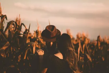 Osjećaš li sumnju? 10 znakova da njegova ljubav nije prava i da samo glumi