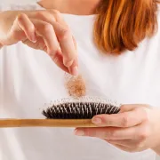 Gubitak kose u menopauzi: Je li trajan i može li se spriječiti?