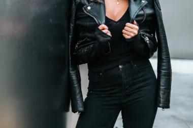 Za sve prilike: Četiri stylish outfita s crnim trapericama u glavnoj ulozi
