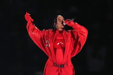 Rihanna odličnim nastupom u poluvremenu SuperBowla, potvrdila sretne vijesti