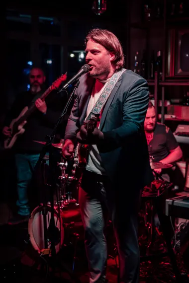 Sandro Majstrović live u RougeMarinu srijedom – savršen spoj vrhunske gastronomije i domaće glazbe