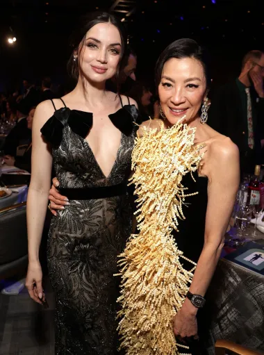 Osim 'puse' Jamie Lee Curtis i Michelle Yeoh, i o ovim outfitima dodjele SAG nagrada još će se pričati