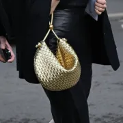 Od XL torbi do metalik torbica: Kakve će se torbe nositi do kraja godine?