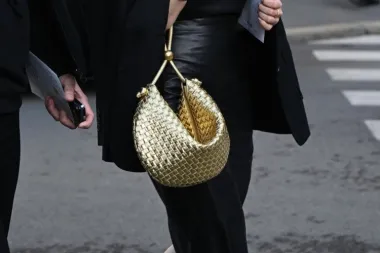 Od XL torbi do metalik torbica: Kakve će se torbe nositi do kraja godine?