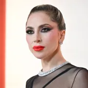 Jedan od najboljih trenutaka ovogodišnjeg Oscara: Lady GaGa je potrčala pomoći palom fotografu
