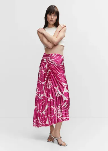 Kako nositi maksi suknju? Imamo sjajne outfit ideje i top modele za proljeće