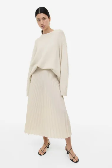 Kako nositi maksi suknju? Imamo sjajne outfit ideje i top modele za proljeće