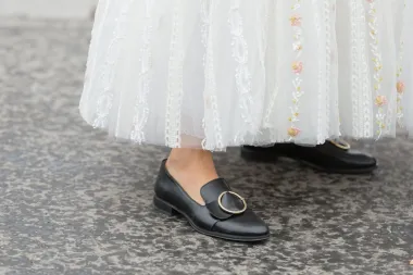 Elegancija bez pete: Ravne cipele koje možeš nositi i uz svečane kombinacije
