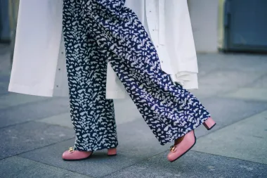 Proljetne outfit ideje: Široke hlače su jako trendi, a odlično se slažu s ovim modelima cipela