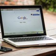 Vodič za vraćanje ekrana na laptopu na početne postavke