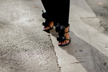 Voliš dizajnerske sandale? Pronašle smo modele na sniženjima koji će začiniti svaki look