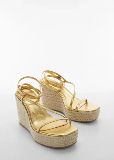 Što je ljeto bez sandala? Ovi modeli u zlatnoj boji začinit će svaki look