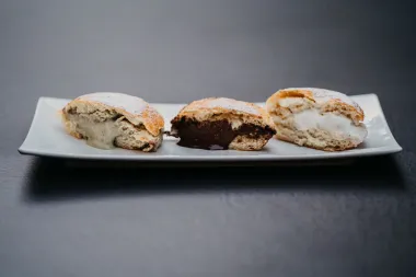 Pavlova s jagodama mnogima je omiljeni kolač, a mi imamo recept poznatog chefa Roberta Hromalića