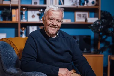 Emir Hadžihafizbegović nedavno je proslavio 40 godina karijere, a velikim projektom na RTL-u nastavlja svoj niz očinskih uloga