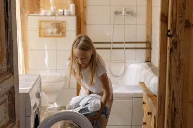 Ovo su kućanski poslovi koje bi djeca trebala obavljati, a roditelji ih 'štede'