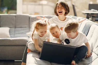 Jedna mama je potaknula vječnu raspravu: 'Ne, porodiljni dopust nije godišnji odmor!'